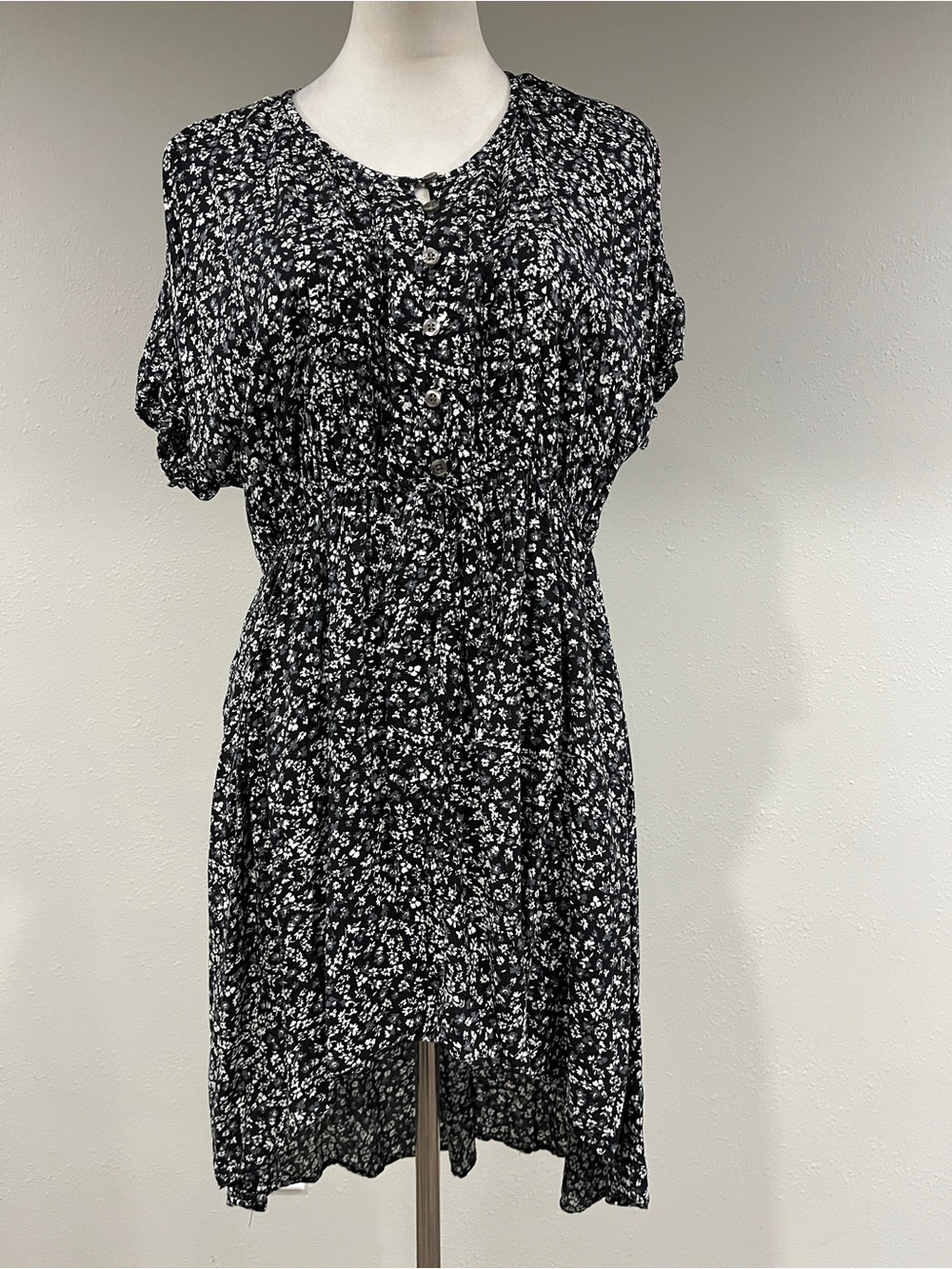 Maurices Black & White Floral oversized hi-low Dress size small
